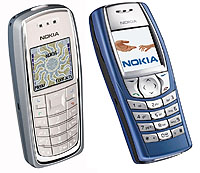 Nokia 3120（左）とNokia 6610i