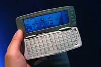 フルキーボード搭載のGSM端末「9300」。ディスプレイは640×200ドット