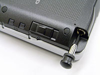 左側面（横画面表示時）のキー側ボディに、電源スイッチとホイップアンテナ