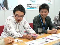 デザイン担当の田中氏（左）と、ユーザーインターフェイス担当の大坪氏（右）