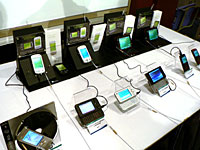 会場には、国内販売されるWindows Mobile端末が展示されていた