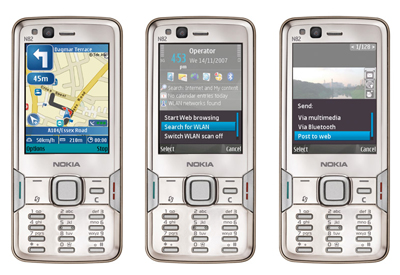 Nokia Map（左）がプリインストールされる。中央の画像では無線LAN関連の操作を、右の画像ではBluetoothなどで画像を転送する操作を行なっている