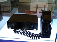 1984年に発売したNECの第一号自動車電話（海外向け）となるTR5E800-2B