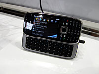 会場で発表されたQWERTYキーボード搭載の「Nokia E75」
